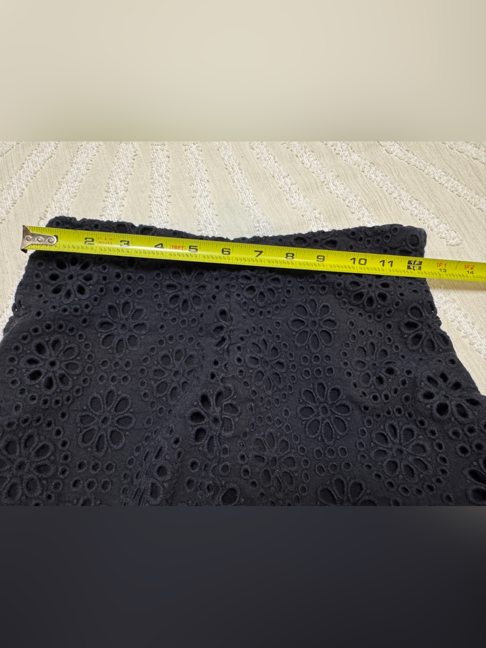Abercrombie & Fitch Women’s Size 2 Black Floral Eyelet Wide Leg Pants Crop - Picture 7 of 8